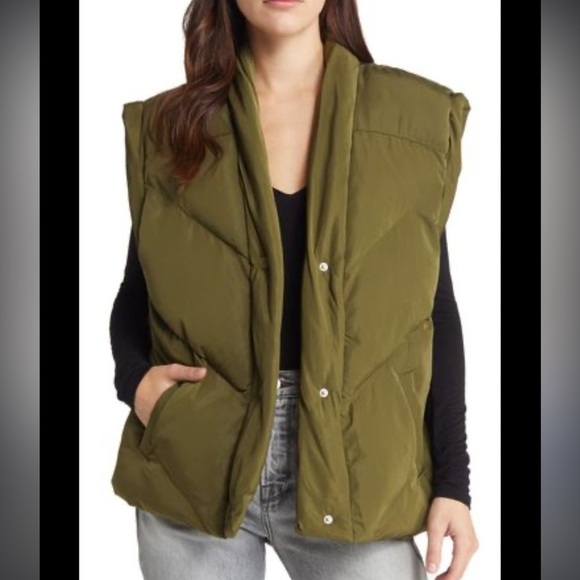 NWT Blank NYC Oversized Puffer Vest Matcha Latte Size Large - Picture 3 of 6